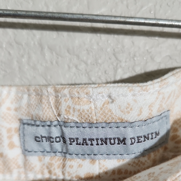 Chicos Platinum Denim Pants Womens  Size 1.5 M Lace Cream Pattern Ultimate Fit - Picture 2 of 11